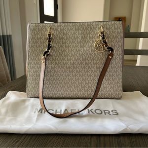 Michael Kors Large Sofia Signature MK Tote in Vanilla